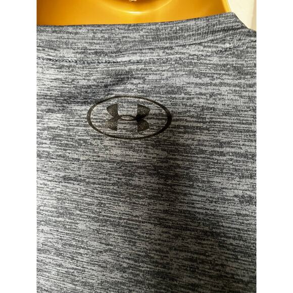 Under Armour Tech Tee XL Gray V-Neck Men’s Moisture Wicking Athletic Shirt - Picture 5 of 7